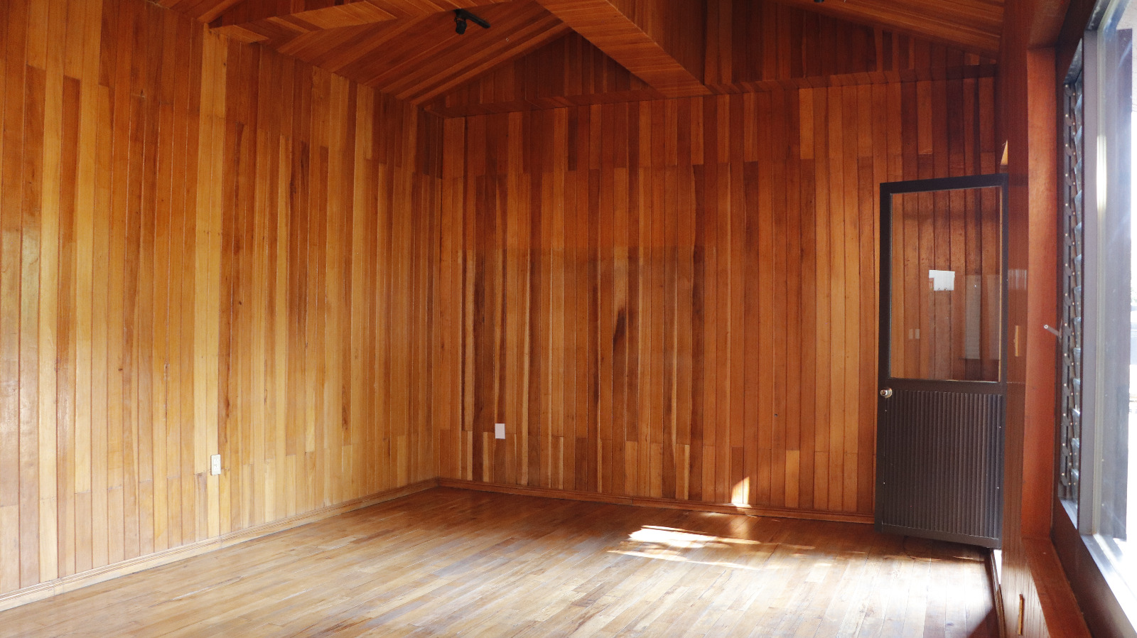 COMMERCIAL HOUSE FOR RENT IN BRENAMIEL OAXACA